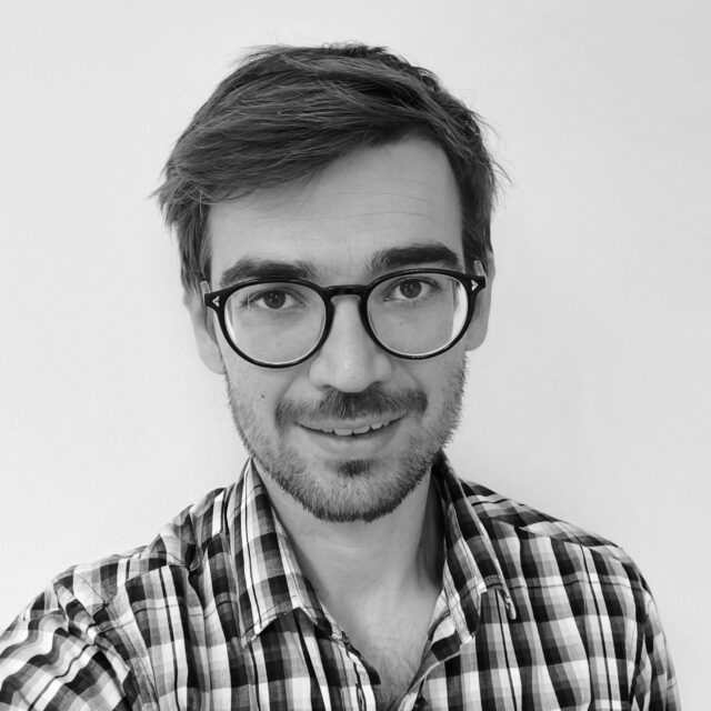 photo roro-photoaidcom-greyscale